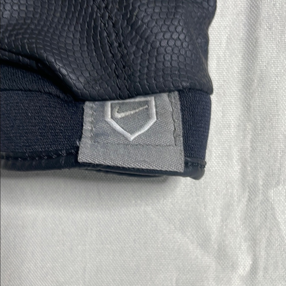 NIKE Black kids Sports Baseball Gloves - Picture 4 of 9